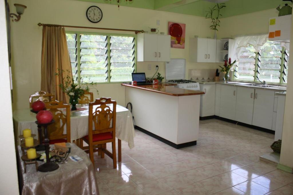 Malau Lodge Nuku'alofa Esterno foto